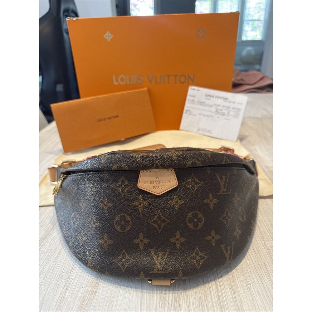 š„ Louis Vuitton MONOGRAM BUM BAG š GREAT CONDITION! ā”ļøShoulder/Crossbody/Waist